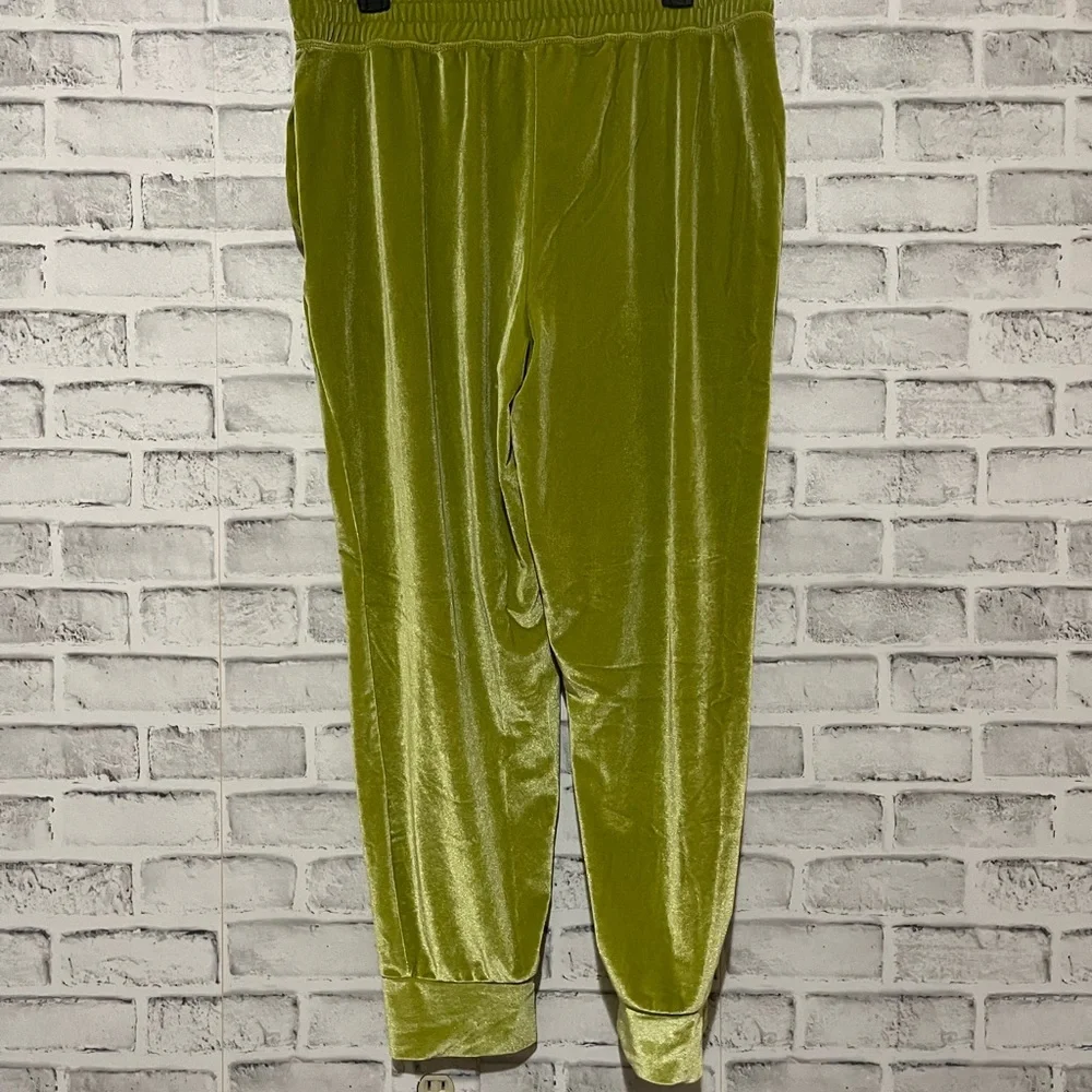 Women’s Fabletics lime green velour super soft drawstring jogger sweatpants XL - Picture 2 of 4